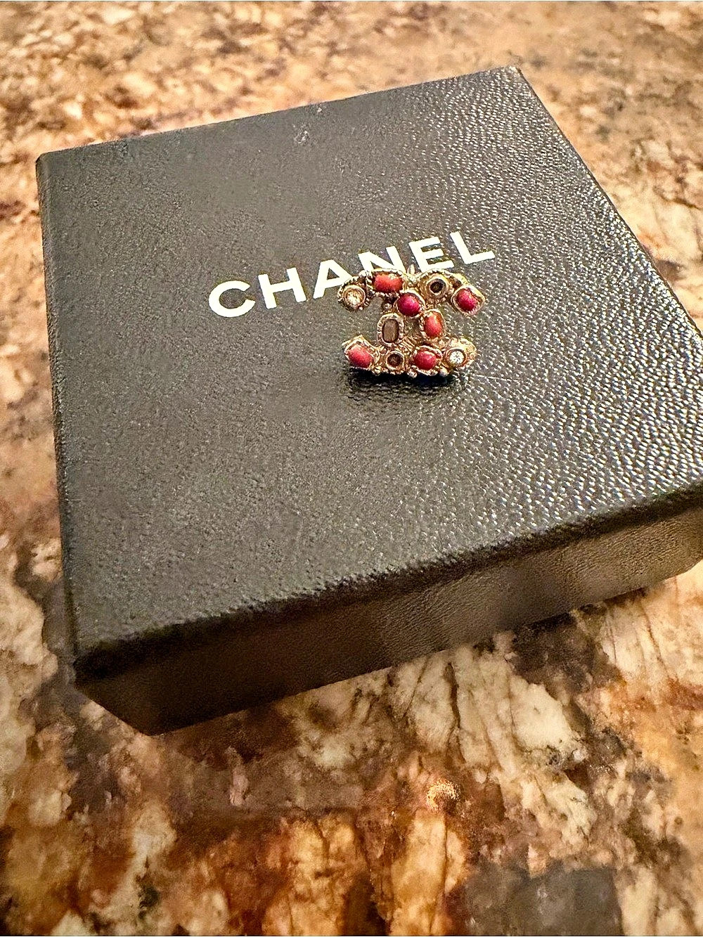 Chanel one side CC earring Gold & Red stones